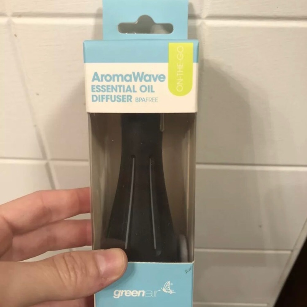 CAR Essential Oil Diffuser 12V PlugIn Aromatherapy